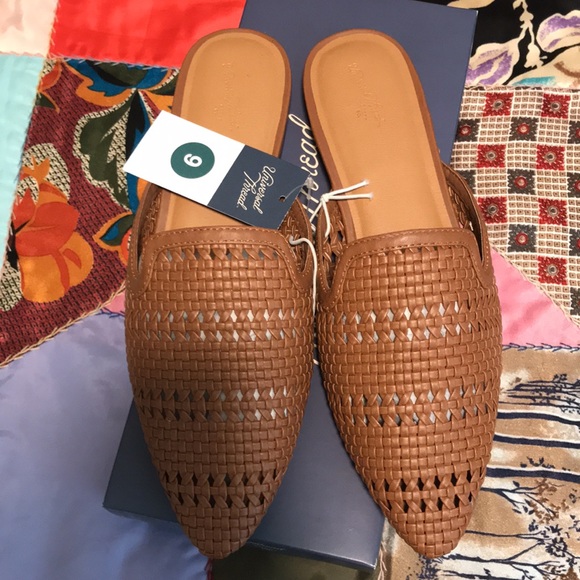 NEW Universal Thread Whisper Flats. 9 - Picture 2 of 6